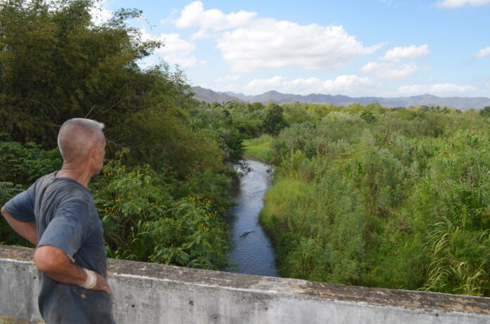 Explicaron cómo el río se ha desviado de su cauce