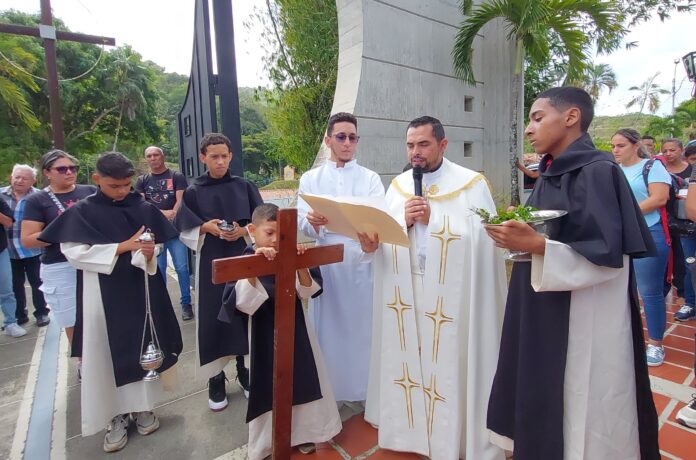 Los católicos creen que en el lugar se han producido apariciones milagrosas