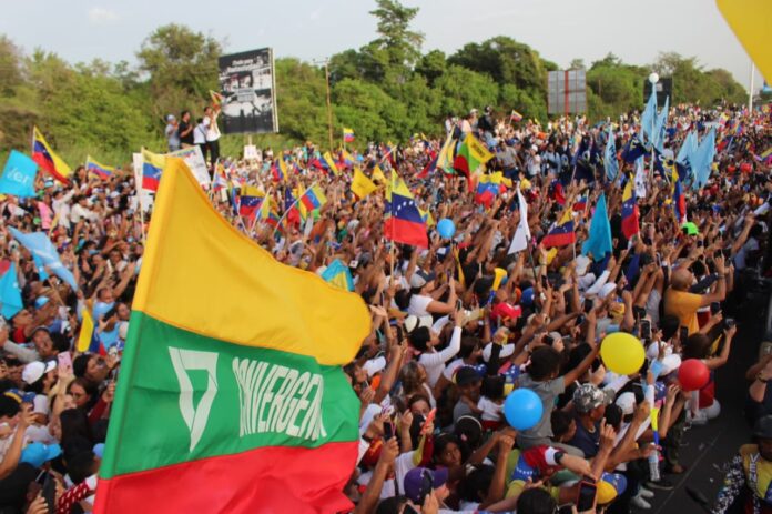 La tolda tricolor se mantiene en exigencia permanente de libertad para todos los presos por razones políticas