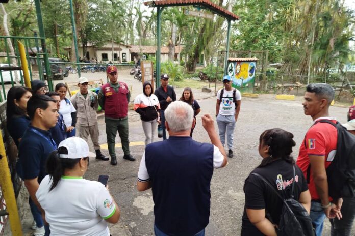 La Defensoría del Pueblo también celebra su aniversario reforestando áreas del Parque “Leonor Bernabó” de San Felipe