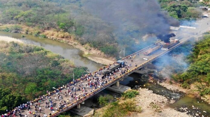 Ese #23Feb quedó marcado como el día en que Venezuela luchó por la soberanía y la Paz en la Batalla de Los Puentes, dijo Maduro. (Foto cortesía)