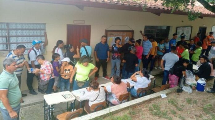 Yaracuy asistió desde temprano a sus centros y ya se encuentran votando por sus proyectos. (Foto referencial)