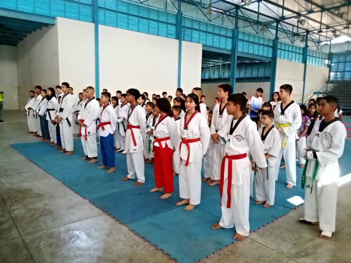 Participaron taekwondistas de diferentes clubes