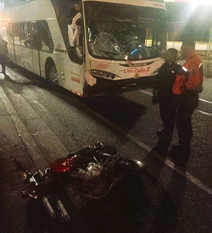 El accidente ocurrió aproximadamente a la 1 de la mañana de este lunes