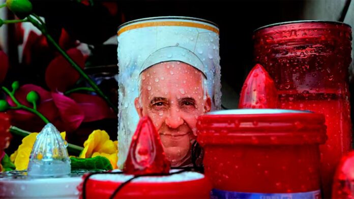 La oración por la salud del Papa es global
