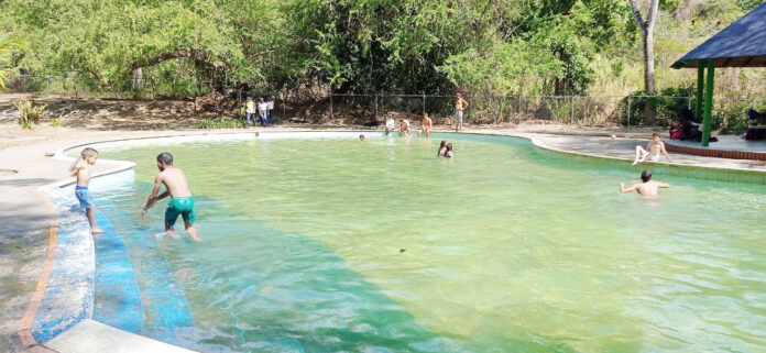 En el Parque El Buco los visitantes disfrutan de las piscinas