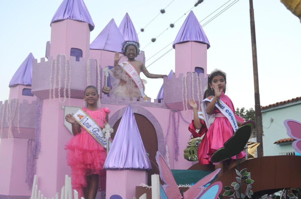 Las reinas no faltaron, Brenda Robles robó corazones