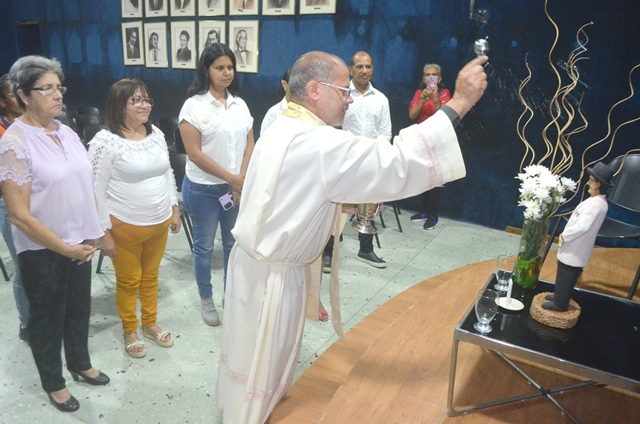 El padre Oviedo bendijo la imagen del Dr José Gregorio Hernández