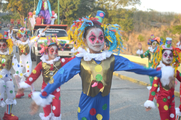 Payasos Cotufas Locas le pusieron ritmo, alegría y color a la fiesta