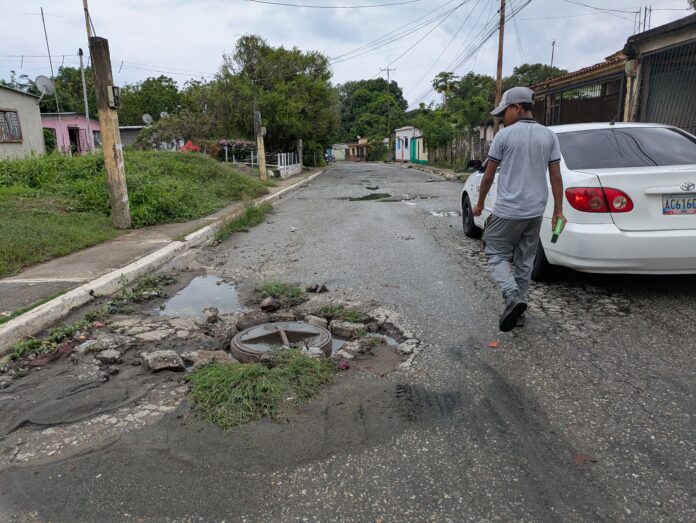 La cloaca está colapsada desde hace dos años y empeora cuando llueve