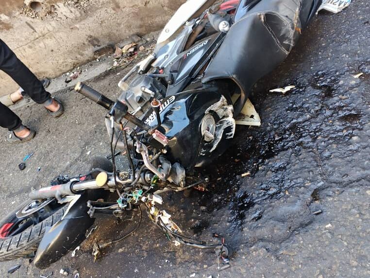 La moto sufrió un desperfecto y el joven perdió el control