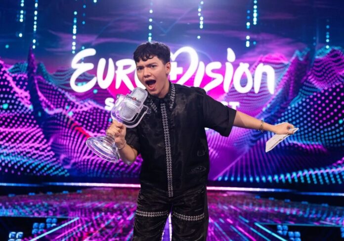 el joven de 24 años JJ, se llevó el codiciado micrófono de cristal del famoso festival de canto Eurovisión
