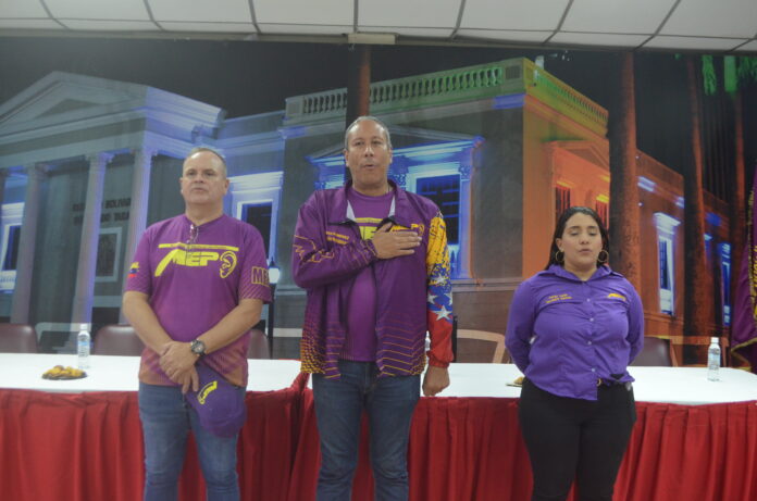 El líder nacional estuvo acompañado de Yaray León, secretaria regional y Yahirh Reyes, candidato a la AN en Yaracuy
