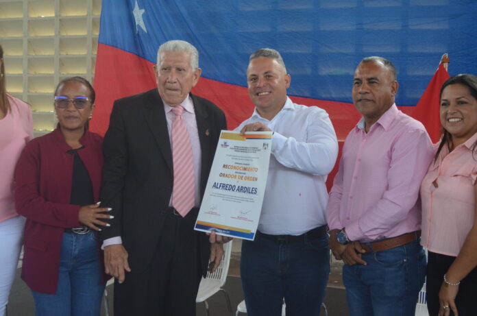 Entregaron reconocimiento al orador de orden, quien ejerció durante más de cuatro décadas, el muy querido “Pam Pam”
