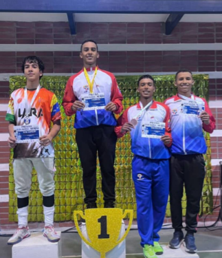 Daniel Chirinos (oro), Eduar Bru y Bairon Bru (bronce) en sable juvenil