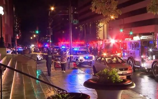 El ataque ocurrió frente a un museo judío y una oficina del FBI