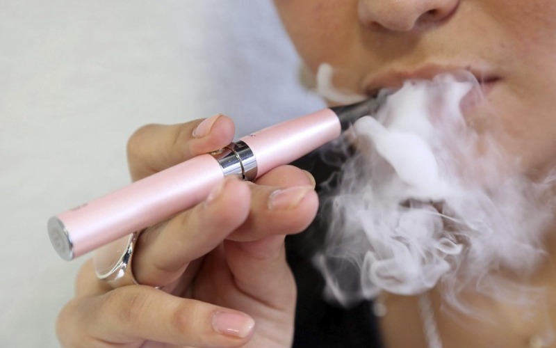 El consumo de cigarrillos electrónico a trate a jóvenes que piensan que no corren riesgos