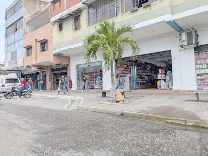 Ha estado ocurriendo a propietarios de locales comerciales y también a trabajadores de la economía informal en el área metropolitana
