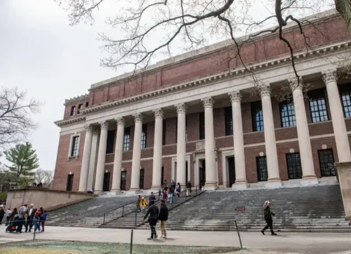 Harvard no ha permitido que el gobierno controle la inscripción de estudiantes y la contratación de profesores