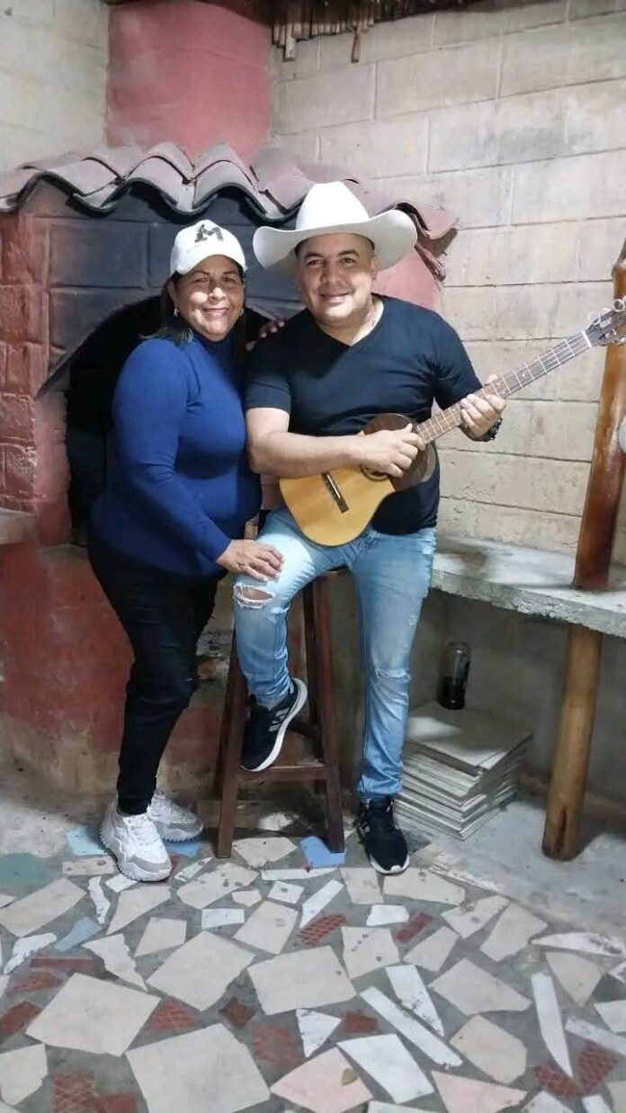 El vídeo lo grabó junto a su madre en diferentes espacios de los municipios Sucre y Cocorote