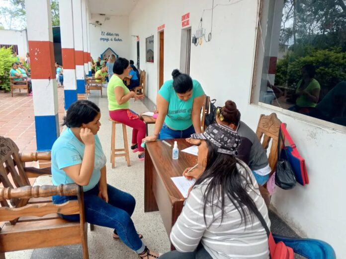 La actividad fue realizada en el patio central del comando