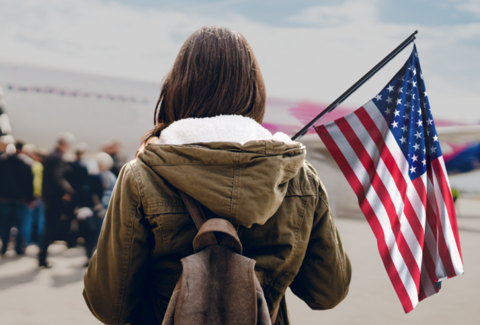 Más de 530,000 cubanos, haitianos, nicaragüenses y venezolanos que residen en Estados Unidos se han beneficiado