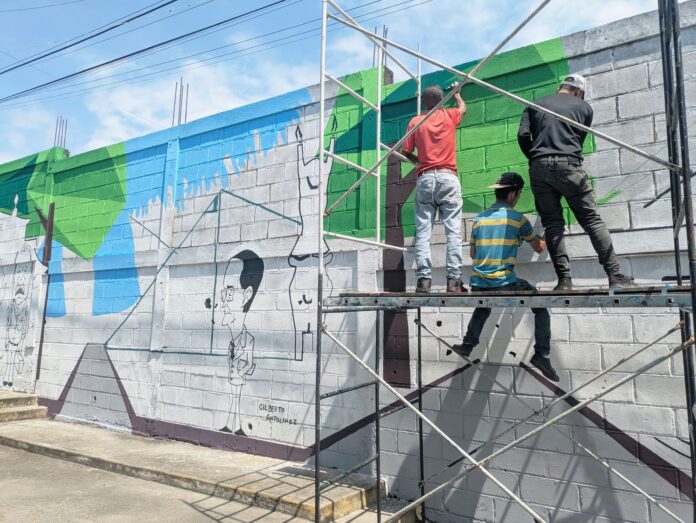 El colectivo Creativos Yaracuy está en pleno proceso de creación de un mural de más de 80 metros que busca resaltar la yaracuyanidad. La obra estará ubicada en el paseo peatonal que une a la Avenida La Patria con la calle 16, justamente al lado del Complejo Educativo Arístides Rojas, en San Felipe. El mural forma parte de la serie ‘Tributo a lo nuestro’, y en el mismo se rinde homenajes a personajes destacados del estado como: la periodista y cultora Lisbella Páez, el reconocido docente René “El Chino” Córdova, el cronista Gilberto Antolínez, José Parra, Carmen de Ramírez, Rafael Zárraga e Inés Klemm, así como a fachadas emblemáticas de espacios culturales y comerciales que forman parte de la historia sanfelipeñas y de Yaracuy.
