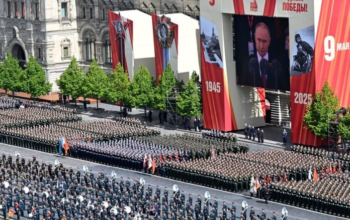 En el desfile en la Plaza Roja de Moscú participaron más de 11.000 soldados rusos