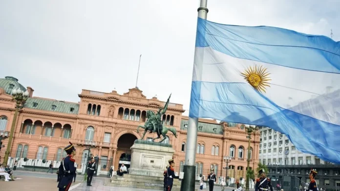 Una de las medidas del Gobierno es cobrar los servicios de salud a los extranjeros