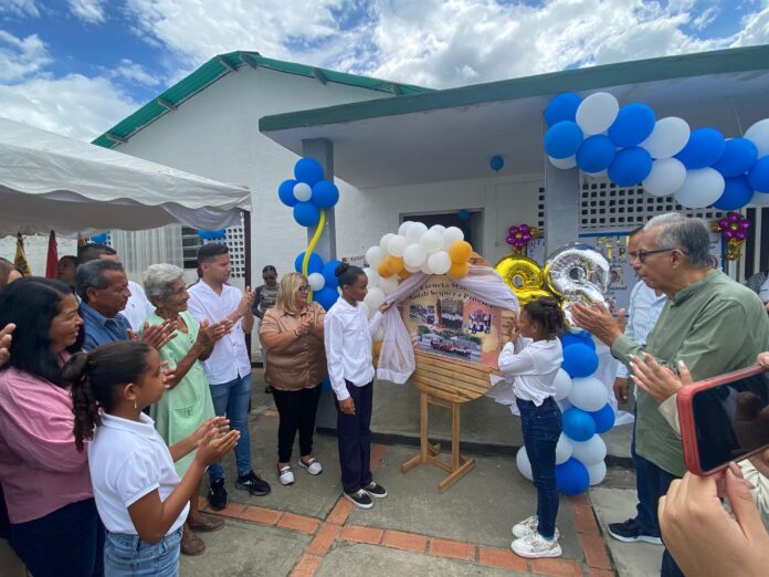 El Concejo Municipal realizó una sesión en conmemoración a los 88 años de la institución