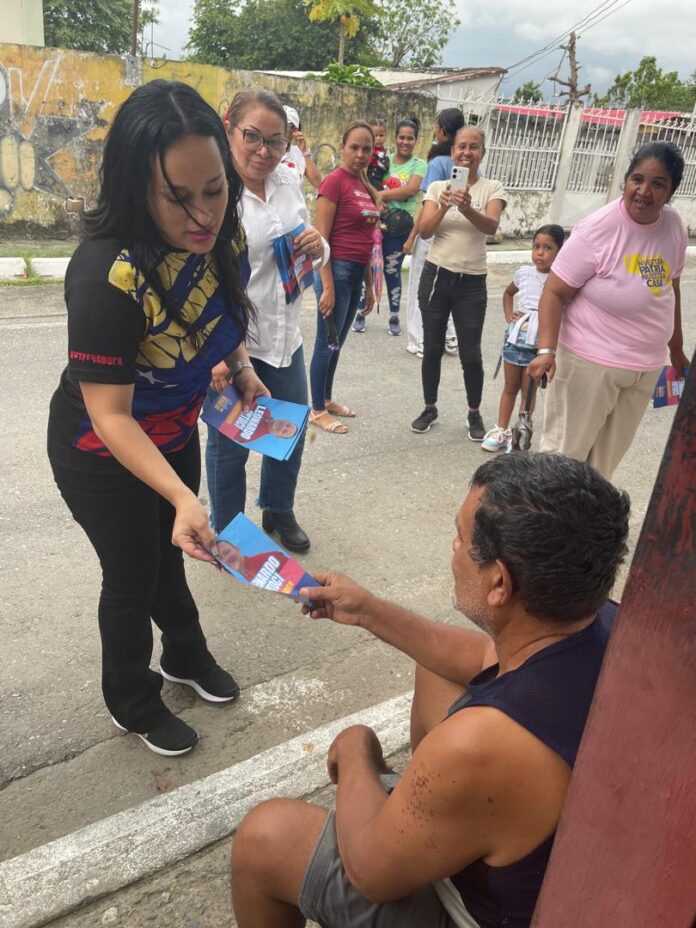 La dirigente mantiene sus recorridos por diferentes comunidades de la región