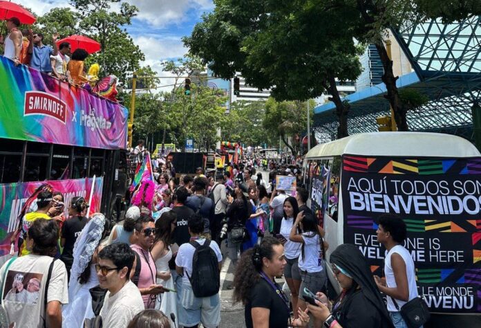 La concentración reunió a integrantes del colectivo, miembros de ONG que promueven los derechos humanos y jóvenes