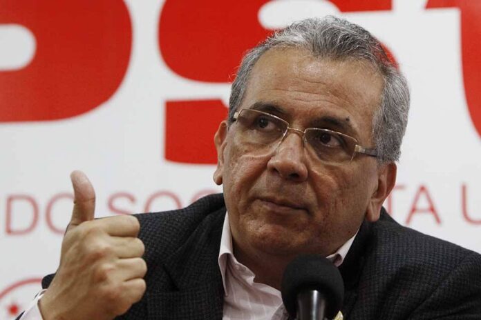 Rodrigo Cabezas es actualmente miembro del OVF y profesor universitario