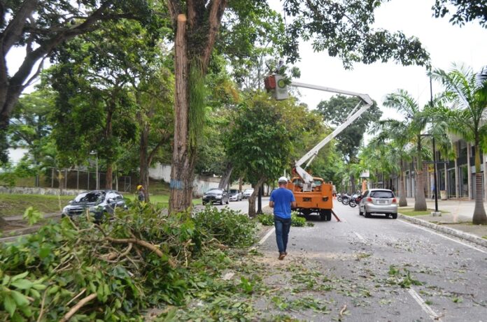 Cuadrillas de la Alcaldía se desplegaron por la ciudad