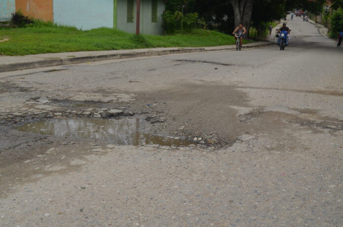 Conductores y residentes se quejan de la situación
