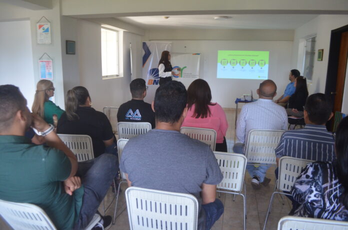 Fue una charla gratuita dirigida a comerciantes y público en general