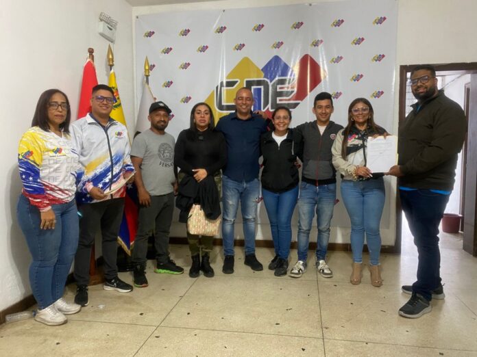 Diversas alianzas opositoras presentaron su inscripción
