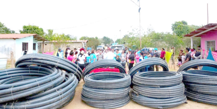 En algunas comunidades ha entregado mangueras para sustituir las dañadas