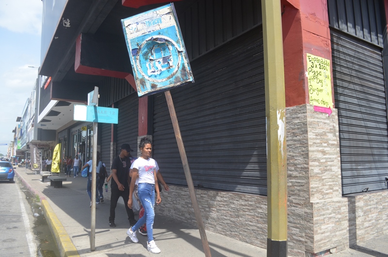En plena Avenida Libertador hay muchas señalizaciones dañadas