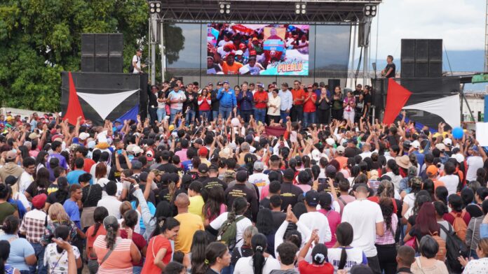 La concentración se realizó este sábado en la Plaza de las Banderas