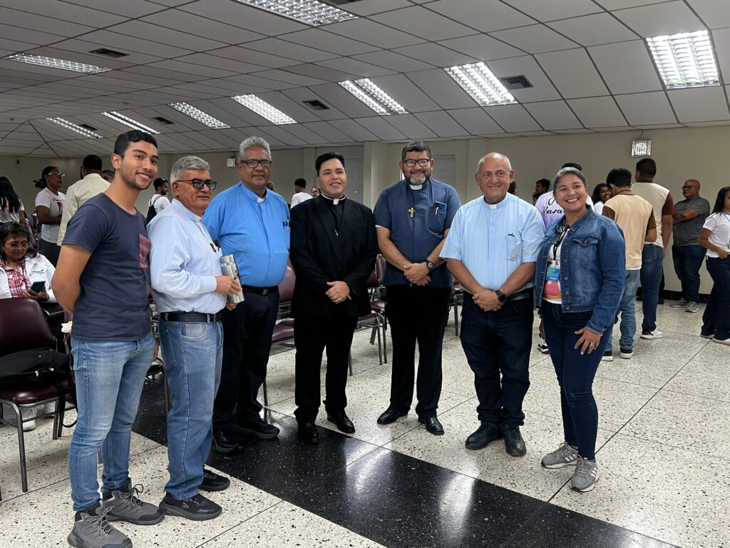 Obispo Rubén Delgado junto a otros representantes de la Diócesis de San Felipe