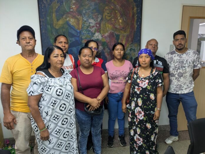 Familiares del profesor detenido acudieron a la sede de Yaracuy al Día