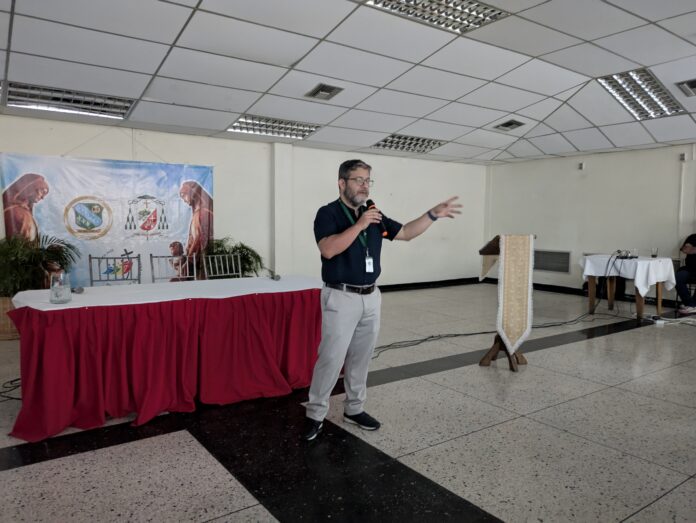 Willmar Tarazona dio una interesante ponencia sobre los usos y aplicaciones de la IA