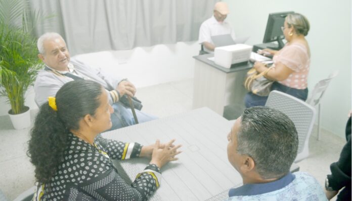 El espacio fue acondicionado en su totalidad y dotado con mobiliario, equipos de computación y conexión a internet