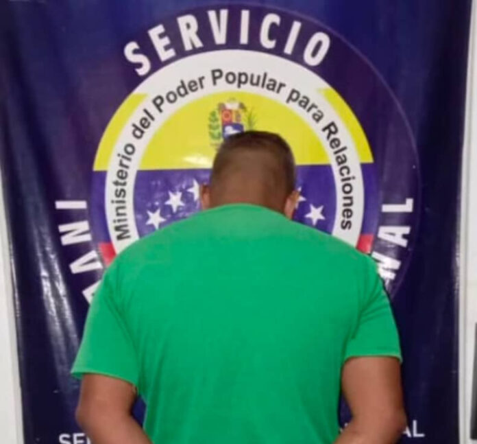 Según la publicación del ente policial el docente reside en la calle Alegría de Las Tapias, municipio San Felipe, sitio a donde acudió la comisión y donde se produjo su detención