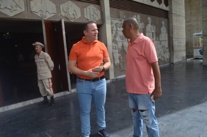El gobernador del estado Yaracuy Leonardo Intoci inspeccionó este domingo la Catedral de San Felipe