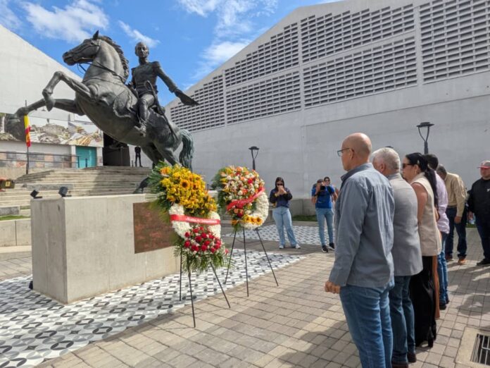 Al acto de ofrenda floral asistieron autoridades municipales y dirigentes políticos
