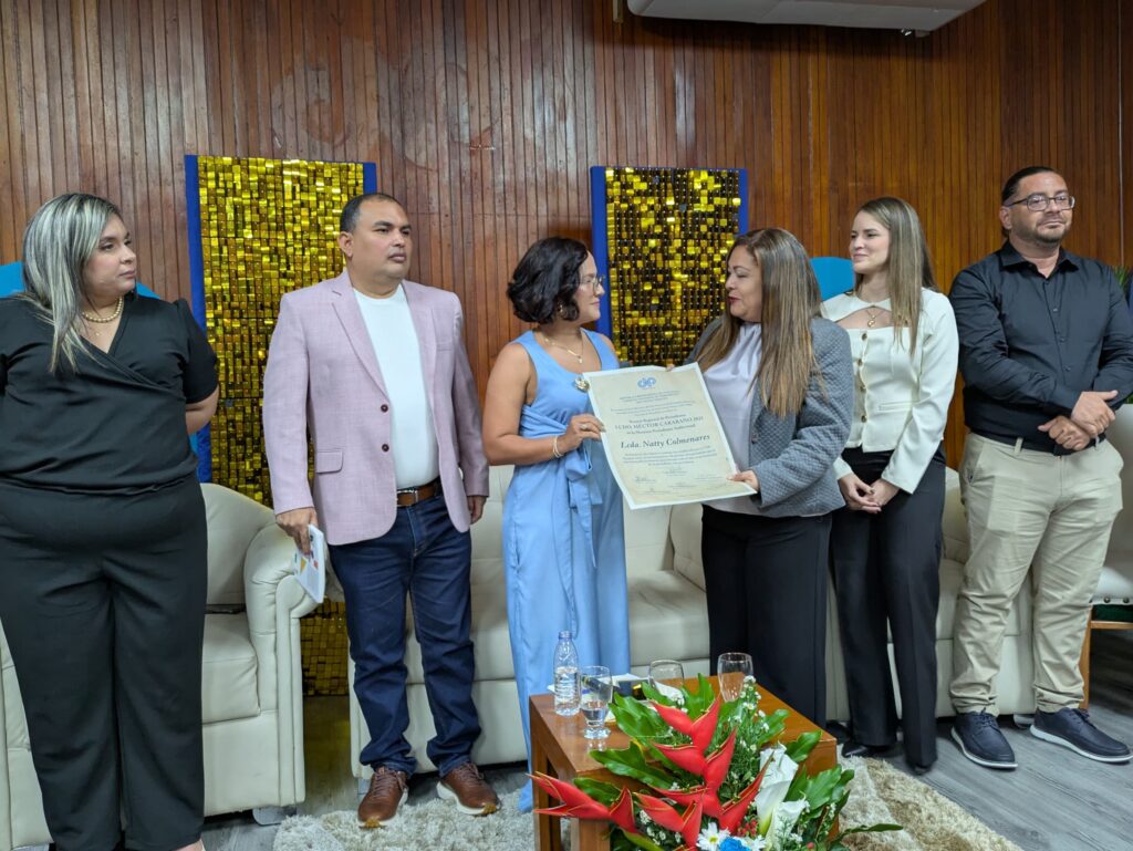 Naty Colmenárez también recibió el Premio Héctor Carabaño