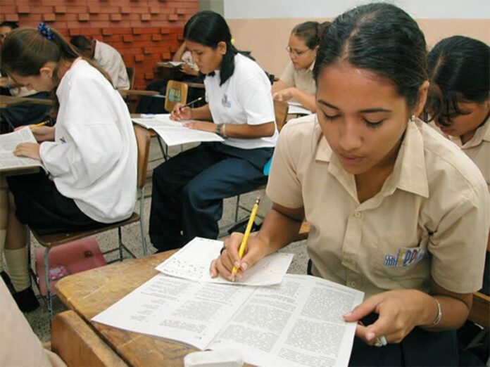 Este 2025 se gradúan 350 mil bachilleres que basarán sus estudios en las 8 áreas de conocimientos que se desarrollan en instituciones públicas y privadas