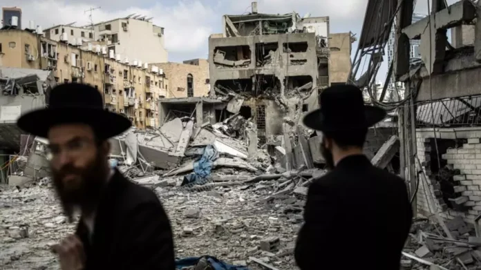 Al menos 657 personas, entre ellas 263 civiles, han muerto en Irán y más de 2.000 han resultado heridas, según un grupo de derechos humanos iraní con sede en Washington. En Israel, al menos 24 personas han muerto y cientos han resultado heridas
